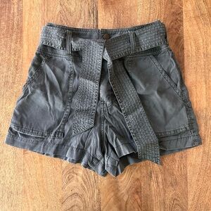 🌿 Abercrombie & Fitch High-Waisted Paperbag Shorts – Olive Green, XS 🌿